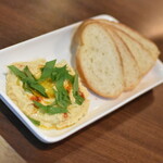 ワインバー バッカス - 今、セレブに人気の中東諸国の家庭料理「フムス」（８５０円）２０２４年５月