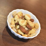 ワインバー バッカス - 他店とは一味違う、ミックスナッツ（７５０円）２０２４年５月