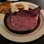 ロウリーズ・ザ・プライムリブ - 300gだが軽く食べられる