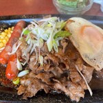 くいしんぼステ－キハウス - 目玉焼き、ソーセージトッピング