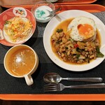 サワデーすみ芳 - パッガパォガイ　1100円