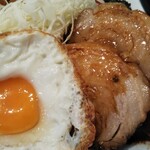 わ楽 - チャーシューエッグ