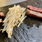 ステーキ パンドラ 匠 - 時間差でお肉の脂と旨みを纏ったもやしが！