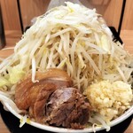 豚山 仙台駅前店 - 小ラーメン（ニンニクマシマシ、野菜マシマシ）（900円）