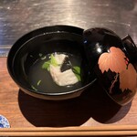 くずし鉄板 あばぐら - ⚪︎椀物：兵庫県香住漁港直送 眼仁奈
      　ホロっと崩れる眼仁奈（メジナ）。皮と裏のゼラチンが堪らなく旨い╰(*´︶`*)╯♡