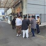 Teuchi Udon Ookura - 私が食べ終えてお店を出たら、既にこの行列が出来ていた。
