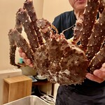 活カニの花咲 - 3.5キロのタラバガニ