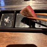 くずし鉄板 あばぐら - 藻塩は、やはり、塩の旨みが良いので肉の良いアドバイザーになってくれます。