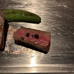 くずし鉄板 あばぐら - コレが1番インパクトがあったかも（胡椒）身がプチっと弾けて、胡椒の風味が広がります。
      塩が1番味が分かるのですが、久しぶりの胡椒の旨味に感動Σ(￣。￣ﾉ)ﾉ