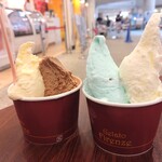 ジェラート フィレンツェ - イタリアンバニラとベルギーチョコレート、チョコミントと金太郎ミルククリーム