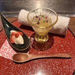 くずし鉄板 あばぐら - ⚪︎甘味：ピーチパインゴールデンパイン 青紫蘇ジュレ
      　　　　酒粕レアチーズ 
      　　　　　　　熊本県県園村苺園 さちのかのソース
      　細かく角切りにしたパインに青紫蘇の抜ける香り。さっぱりとしたデザート。