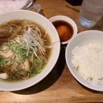 らーめん芝浜 - 米朝…チャーシュー麺（醤油）と榛名濃厚卵漬け丼