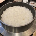 高知産直居酒屋 どればー高知 - 釜飯　ゆずたまとしらすがうまい