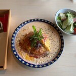 タビユキカフェ - サラダとドリンク付きです。(ドリンクは食後に)