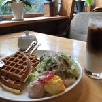 とむとむ - ワッフルとアイスカフェラテセット！美味しかったと言ってました！