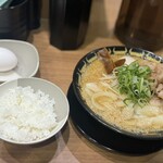 特製味噌ラーメン わだ商店 西池袋店 - ご飯　生卵付き