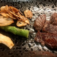 ステーキ パンドラ 匠 - 焼き野菜とA5ランクヒレステーキ　ガーリックチップと