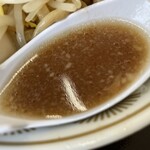 ラーメン もっけだの - 『朝食セット(ラーメン野菜マシマシ)＋味玉』のスープ