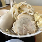 ラーメン もっけだの - 『朝食セット(ラーメン野菜マシマシ)＋味玉』のラーメン