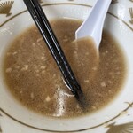 ラーメン もっけだの - 『朝食セット(ラーメン野菜マシマシ)＋味玉』のスープ