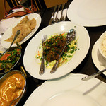 アーンドラ・ダイニング - 食事後半はチャパティとバスマティライスで一品料理を頂く