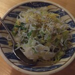 根カラウロコ - 釜揚げシラスと春キャベツのサラダ