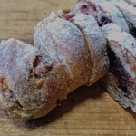 パン工房 麦童 - 大地の恵み。スライスは持ち帰りの後セルフで。