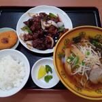 台湾料理 萬盛 - 料理写真:日替りランチB (黒酢鶏と醤油ラーメン)