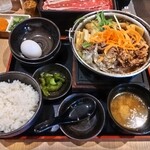 Shabushabu Sukiyaki Dontei - 牛すき鍋膳　1023円