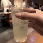 くずし鉄板 あばぐら - レモンサワーは、標準的な感じ。