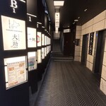 くずし鉄板 あばぐら - エレベーターで上に☝️