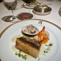 アピシウス - 鰆のムニエル 季節の貝類のエマルジョンソース