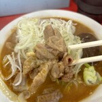 ラーメンスタンド とん平食堂 - シロモツがたっぷり