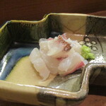 Hana ichi - 鯛の霜ふり：鯛の皮の部分がシコシコ食感ですごく美味しいですネ！