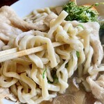 麺屋　たか - 平打ち麺（太麺）まるで肉うどんを食べている感覚です