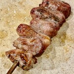 焼鳥 せきね - 強い火入れで表面に脂が浮いてきたところが食べ頃のハツ　最高です