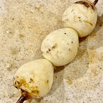 焼鳥 せきね - しっかり表面を炙った鶉卵　ぷるんとした食感が好みです