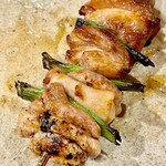 焼鳥 せきね - 葉大蒜を挟んだ柔らかいふくらはぎ　弾力があって大変美味しい