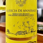 焼鳥 せきね - ワイフはワインです　Quercia di Annibaleはバジリカータの白でマルヴァジアとフィエーノのブレンド　すっきりドライです