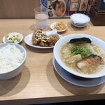 とりの助 - 濃厚醤油ラーメン¥869  白ご飯唐揚げセット¥462 