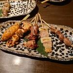 Wasai Daidokoro Gabuya - ●オススメ肉串盛り5種　1,029円
                      ネギマとか肝とかを食べてみた