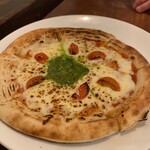 ルーナプレヌ - サービスのピザ　マルリゲータをチョイス