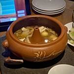 Kuroneko Yoru - 大山鳥と雲南キノコの気鍋スープ