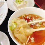 獅子鳳 - 定食の雲呑スープ