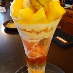 CAFE CUPOLA mejiro - ももと紅茶のパフェ