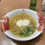 黄金の塩らぁ麺 ドゥエイタリアン - 