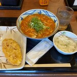 丸亀製麺  平塚田村店 - トマたまカレーうどんにはミニライス付きです