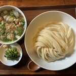 手打ちうどん　 いしづか - 牛ホルモンのつけ汁うどん