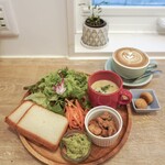 Runa coffee - ◆米粉パンと野菜のプレート（税込1,100円）
                        ◆セットドリンク（+330円