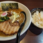 麺屋 金獅子 - 別の日
      こってりラーメンとライス小
      今回の評価点には含めてません